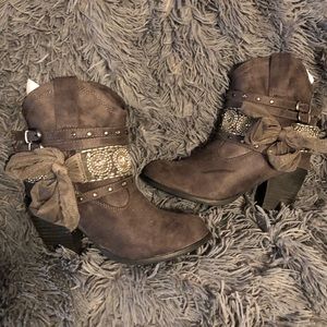 Not Rated Work and Twerk Grey Boots Size 7